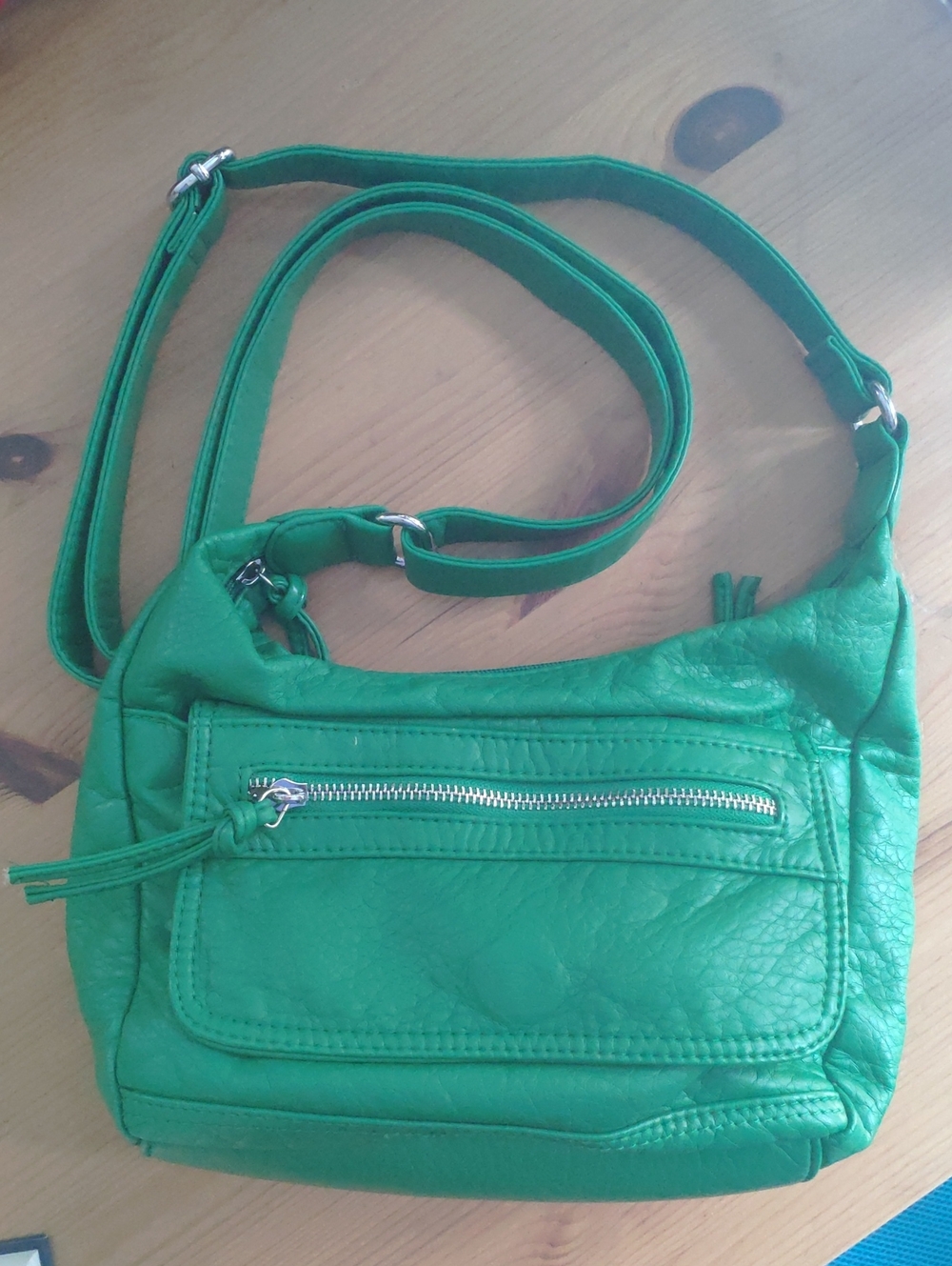 Green Crossbody Shoulder Bag - Sleek Everyday Style